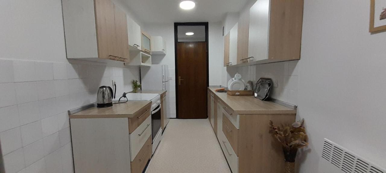 Cozy And Sunny Apartment Near The Airport Сараєво Екстер'єр фото