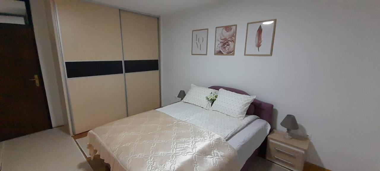 Cozy And Sunny Apartment Near The Airport Сараєво Екстер'єр фото