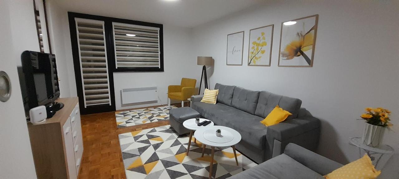 Cozy And Sunny Apartment Near The Airport Сараєво Екстер'єр фото