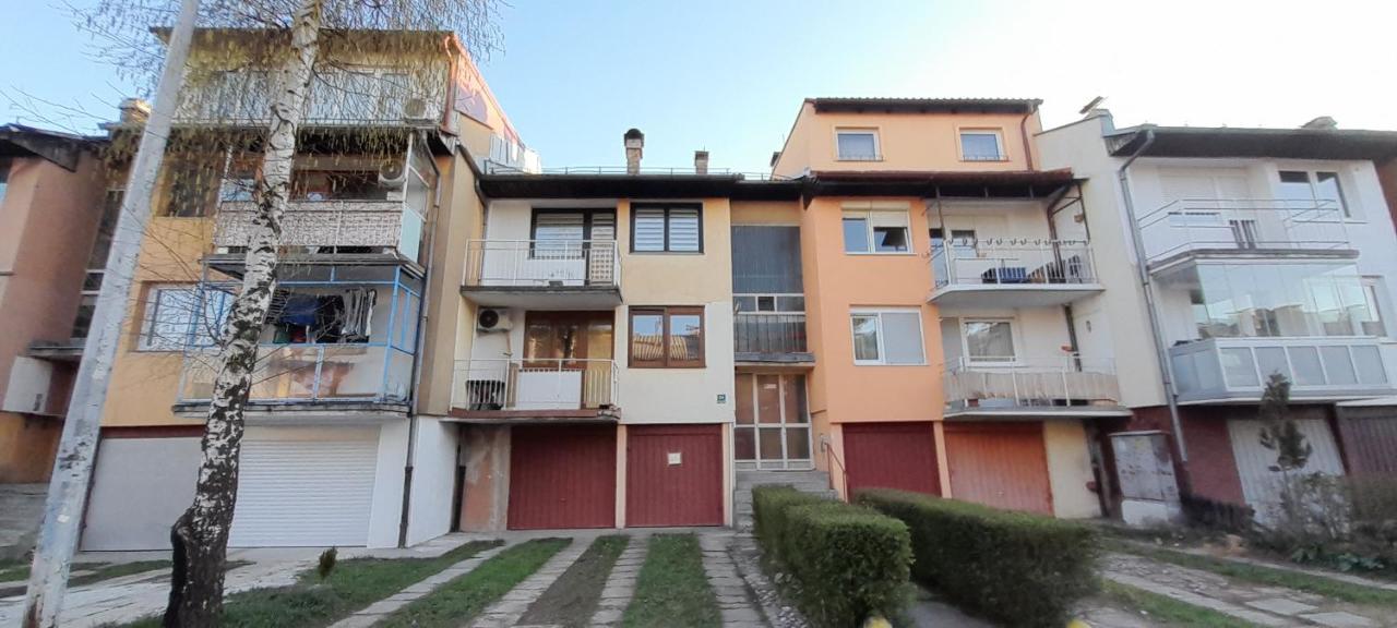 Cozy And Sunny Apartment Near The Airport Сараєво Екстер'єр фото