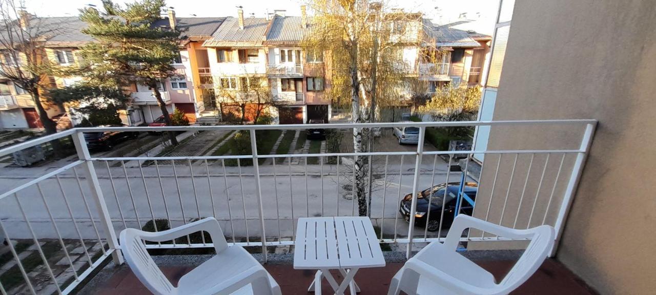 Cozy And Sunny Apartment Near The Airport Сараєво Екстер'єр фото